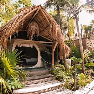  Campo de lujo Uman Glamping & Cenote